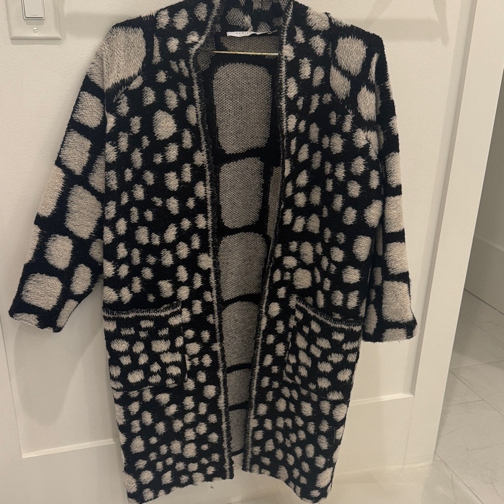 Black and White Patterned Women's Sweater Hunter Bell
